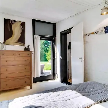 Peaceful House Life Just 50 M From Shore