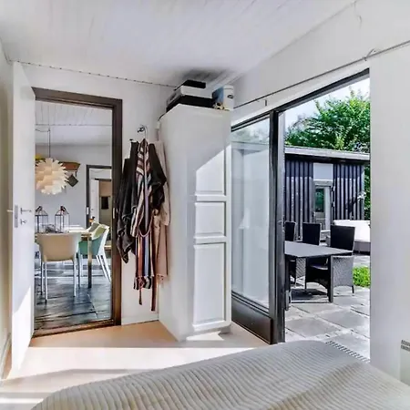 Peaceful House Life Just 50 M From Shore Сasa de vacaciones *