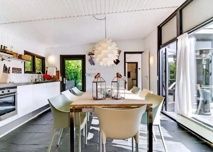 Peaceful House Life Just 50 M From Shore Сasa de vacaciones Dronningmølle