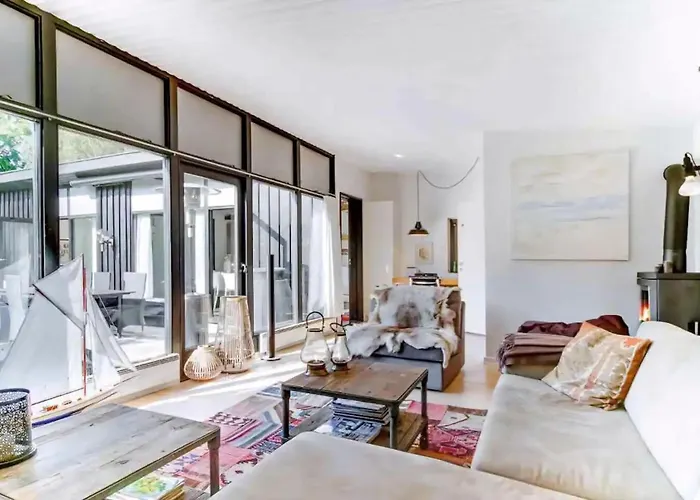 Peaceful House Life Just 50 M From Shore Сasa de vacaciones *