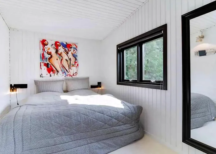 Peaceful House Life Just 50 M From Shore * Dronningmølle